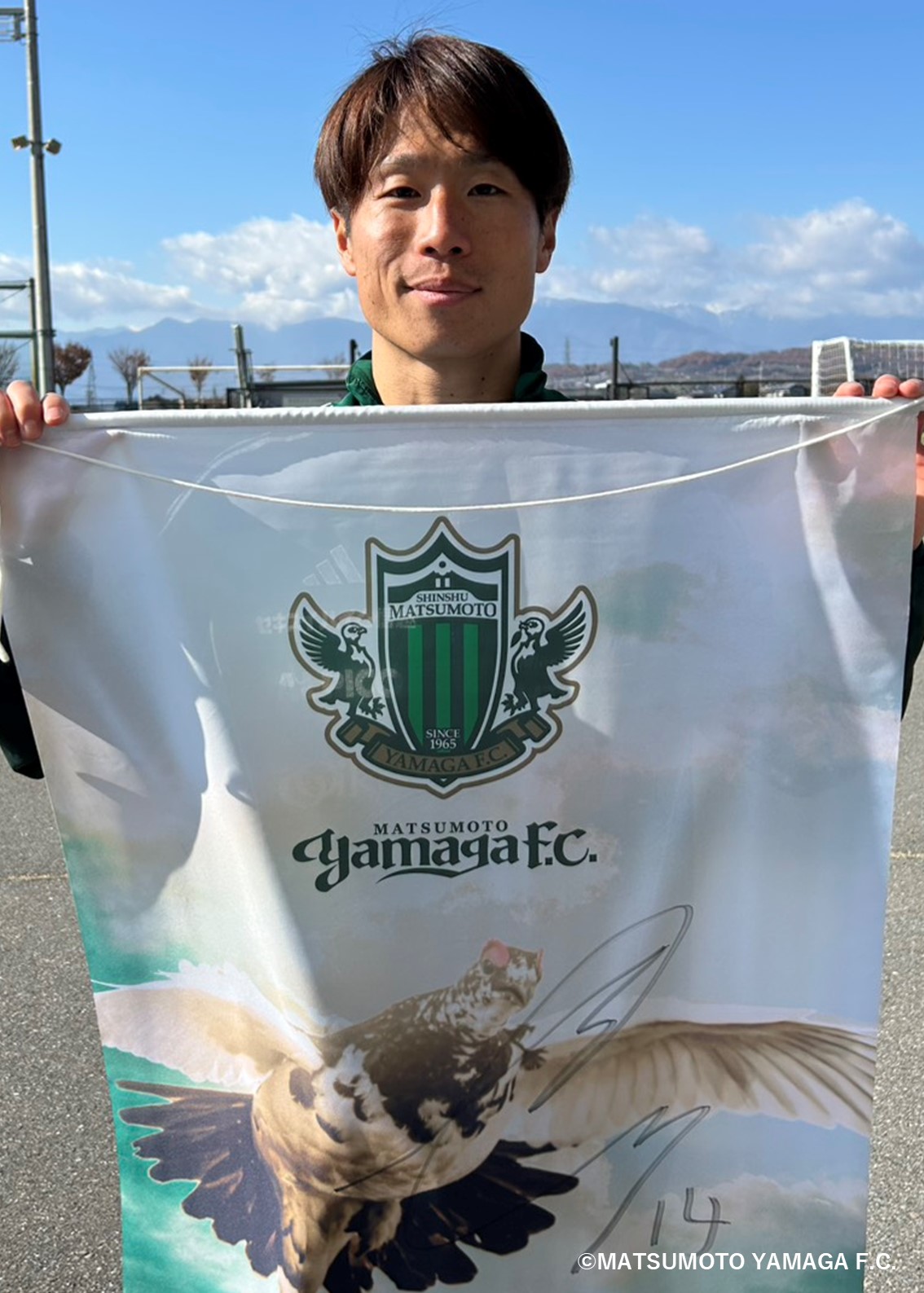 松本山雅 2024シーズンロッカータペストリー 安藤翼実使用・直筆サイン入り HATTRICK（ハットトリック）-挑戦者の想いをファンへ届ける公式