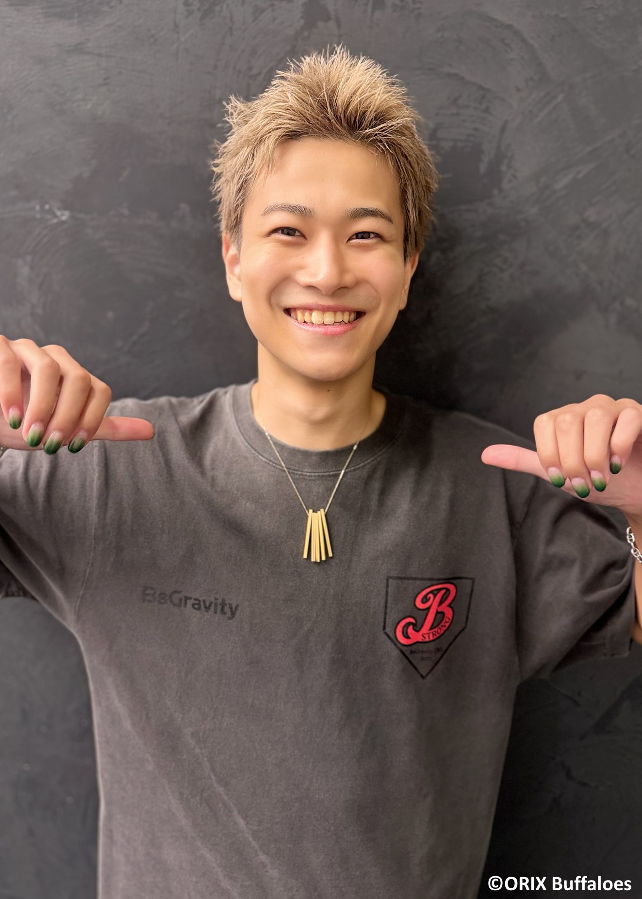 BsGravity 2025 NUI卒業記念直筆サイン入りTシャツ Lサイズ HATTRICK