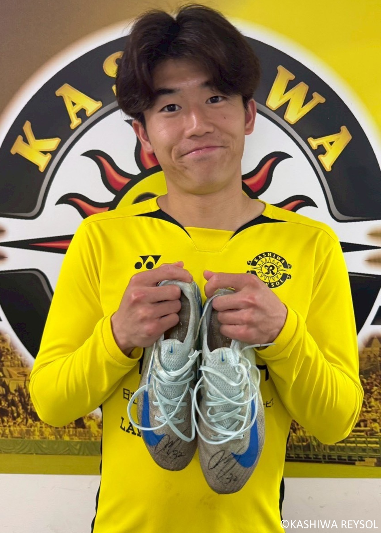 小泉佳穂 実使用 サイン入り スパイク 【公式通販】
