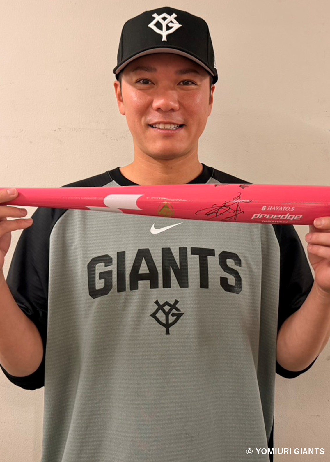 坂本勇人　サイン入り　実際に選手使用　リストバンドのみ HATTRICK（ハットトリック）-挑戦者の想いをファンへ届ける公式