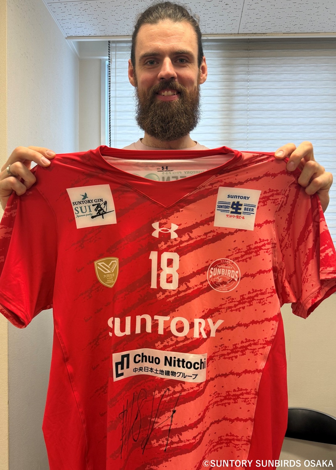 サントリーサンバーズ大阪　鬼木錬選手 直筆サイン入りTシャツ HATTRICK（ハットトリック）-挑戦者の想いをファンへ届ける公式