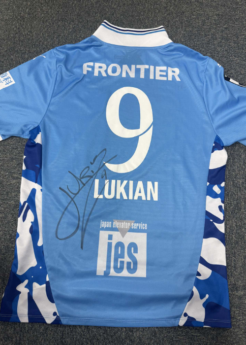 新品未使用タグ付き KAZU直筆サイン入りレプリカユニフォーム 横浜FC HATTRICK（ハットトリック）-挑戦者の想いをファンへ届ける公式