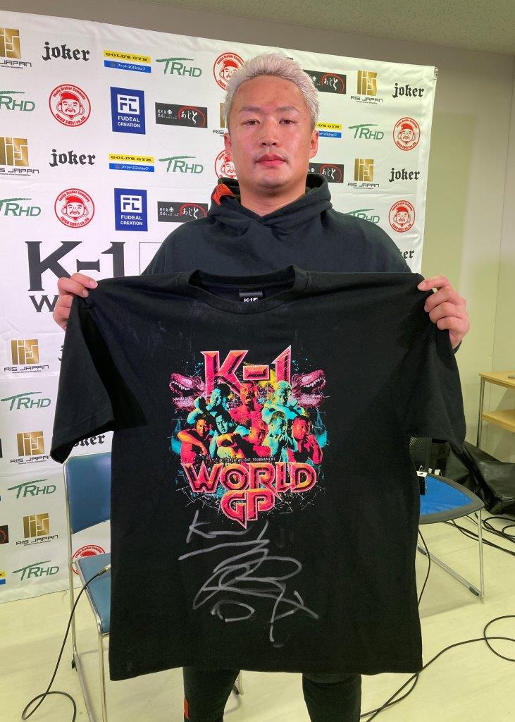 K-1世界チャンピオン　サイン入りTシャツ K-1 JAPAN Tシャツ（K-1 GRAND PRIXタグ付き、武蔵直筆サイン入り）S