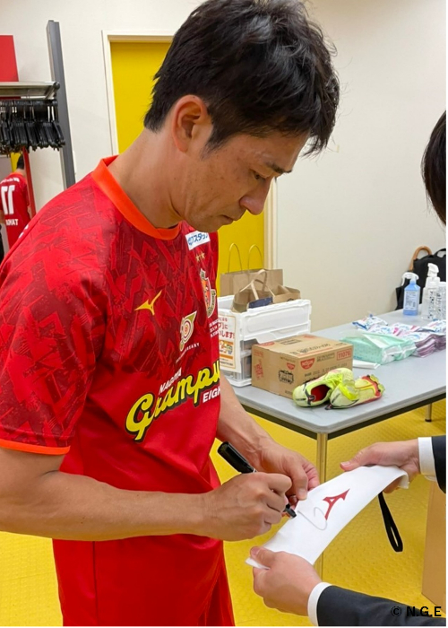 名古屋グランパス支給品・実使用ユニフォームNo.11タマダ選手サイン入り