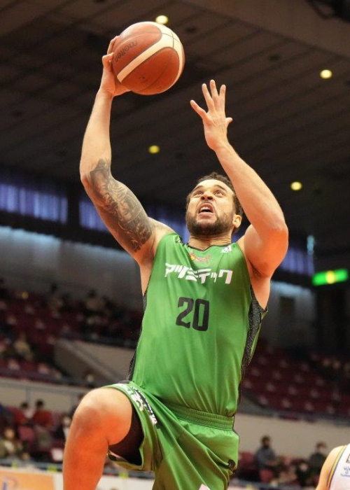 サーラグループコラボユニホーム　　　太田敦也8番 実使用　直筆サイン入り HATTRICK（ハットトリック）-選手の想いをファンへ届ける公式