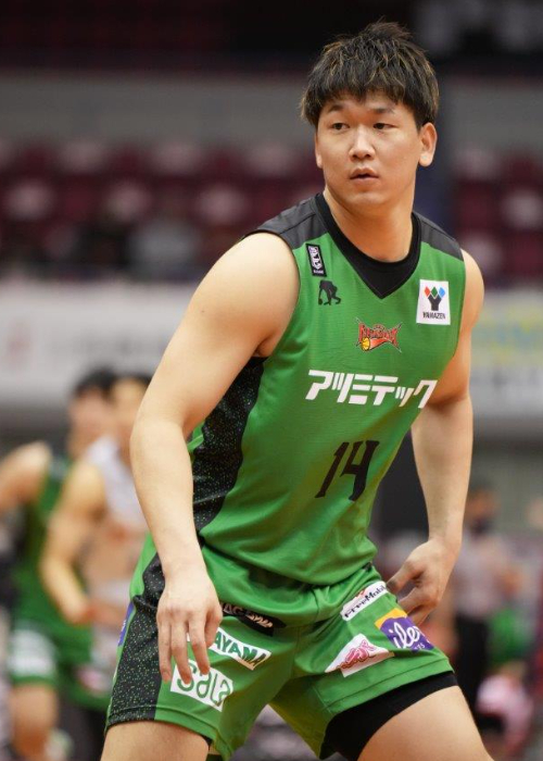 サーラグループコラボユニホーム　　　太田敦也8番 実使用　直筆サイン入り HATTRICK（ハットトリック）-選手の想いをファンへ届ける公式