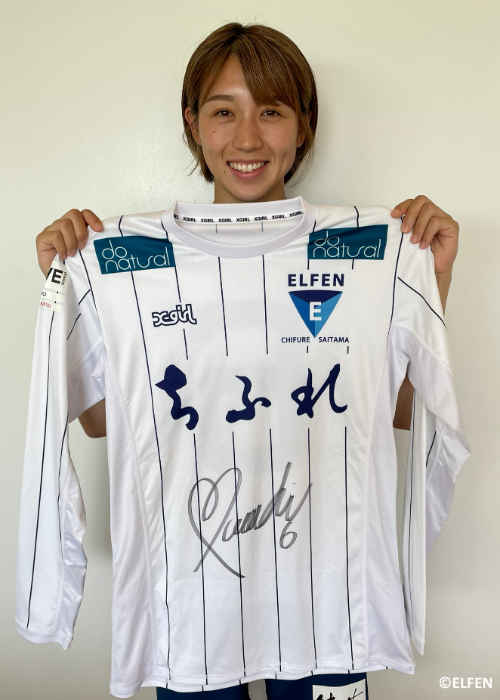 ちふれASエルフェン埼玉　吉田莉胡　サイン入り黒Tシャツ 2021-22 HATTRICK（ハットトリック）-選手の想いをファンへ届ける公式